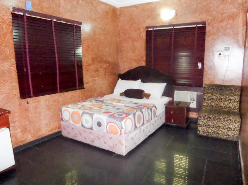 Suit Las Caracas Lagos Luaran gambar