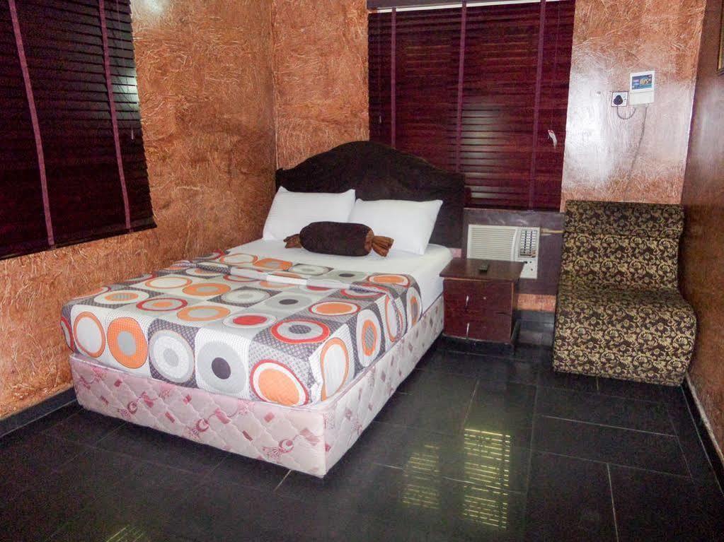 Suit Las Caracas Lagos Luaran gambar